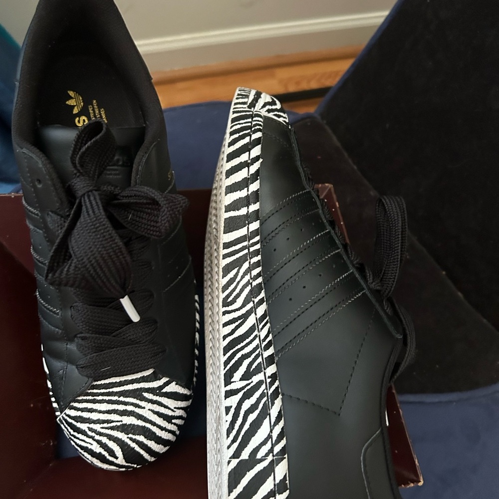 Black/white adidas sneakers